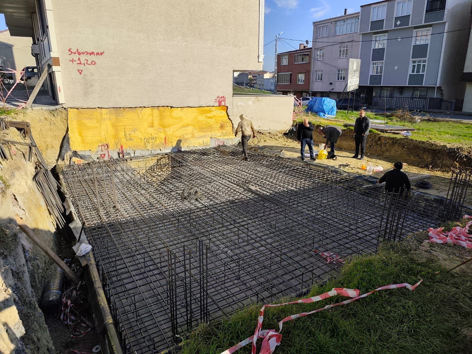 Temel donatı ve hafriyat — Asol Mimarlık & Yapı İnşaat, Temel donatı ve hafriyat sahası, şantiye denetimi
