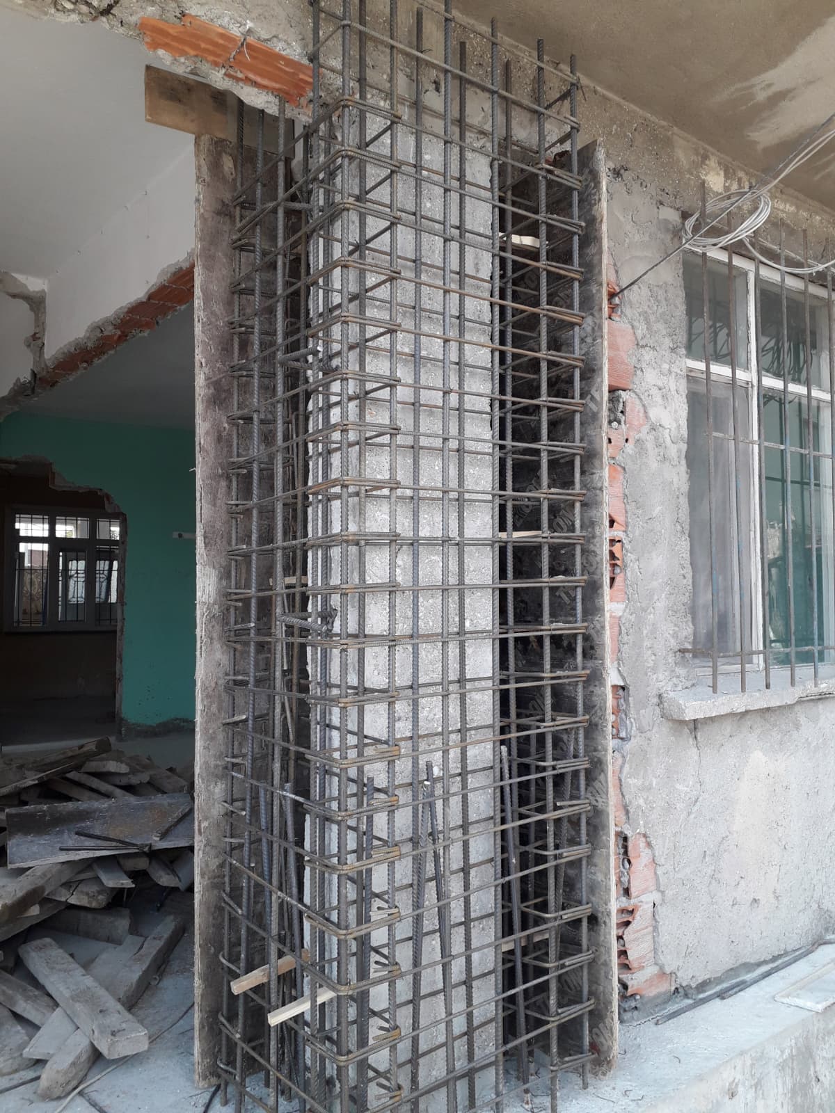 Kolon güçlendirme — Asol Mimarlık & Yapı İnşaat, Kolon çevresi donatı ve yapı içi güçlendirme